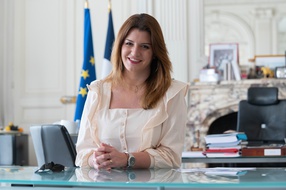 La ministre déléguée chargée de la citoyenneté, Marlène Schiappa, annonce la création de brigades de policiers en civil pour lutter contre le harcèlement de rue.