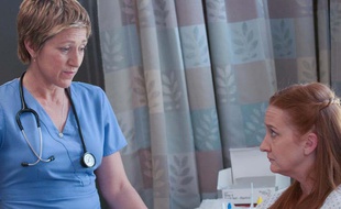 Edie Falco dans Nurse Jackie