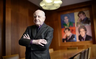 L'homme d'affaires français Pierre Bergé dans son bureau à Paris le 11 février 2015