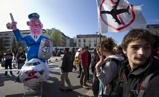 Entre 500 et un millier de manifestants selon les chiffres de la police et des organisateurs ont manifesté samedi dans les rues de Nantes pour protester contre le projet d'aéroport de Notre Dame des Landes