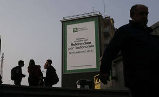 Une affiche pour le référendum sur l'autonomie à Milan, le 20 octobre 2017.