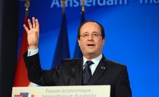 Le président François Hollande a affirmé mardi que le seul voeu "qui vaille" pour 2014 est l'emploi, assurant que le gouvernement avait "tout fait depuis 20 mois" pour lutter contre le chômage.