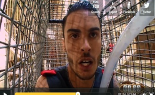 Baptiste Giabiconi en plein craquage à l'émission Fort Boyard.