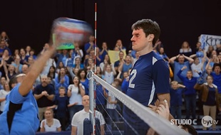 Scott Sterling arrête toutes les attaques de la tête dans sa vidéo.