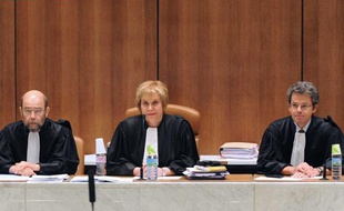 La juge Isabelle Prévost-Desprez attendant Francois-Marie Banier au tribunal de Nanterre le 1 juillet 2010.