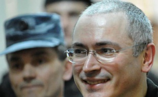 Le président russe, Vladimir Poutine, a signé le décret de grâce de l'ex-magnat du pétrole Mikhaïl Khodorkovski, emprisonné depuis 10 ans, a annoncé vendredi le Kremlin dans un communiqué, soulignant que la décision entrait en vigueur immédiatement.