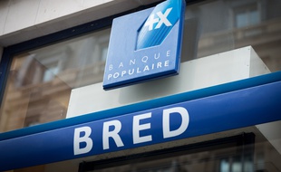 Illustration. Le 30 octobre 2018, à Paris (8). Le logo de la Banque populaire, au fronton d'une agence Bred.