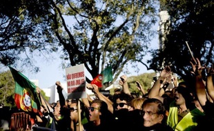 Des milliers de personnes attendues à Lisbonne et dans diverses villes du Portugal pour manifester leur refus des mesures d'austérité que le gouvernement va renforcer afin d'atteindre ses objectifs de réduction des déficits.