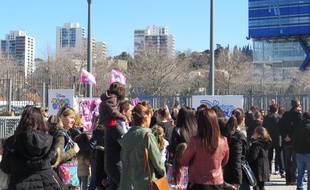 Marseille le 03 MARS 2015 Devant le Dôme avant le premier concert de Violetta dans la ville.