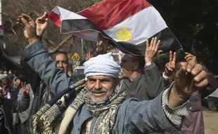La présidence égyptienne a fait état jeudi d'une "forte participation" au référendum sur la Constitution, les autorités mises en place par l'armée y voyant une caution populaire à la destitution en juillet du président islamiste Mohamed Morsi.