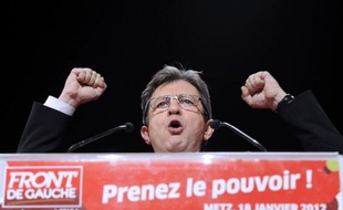 Le candidat du Front de gauche à l'Elysée Jean-Luc Mélenchon a lancé mercredi une "opération nettoyage" contre le Front national en qualifiant entre autres sa présidente-candidate Marine Le Pen de "semi-démente".