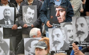 Une commémoration du 97e anniversaire du génocide arménien le 14 avril 2012 place Taksim, à Istanbul, en Turquie