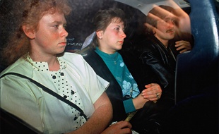 FRANCE:MARIE ANGE LAROCHE ET MURIEL BOLLE SORTANT DU TRIBUNAL 27/10/1989