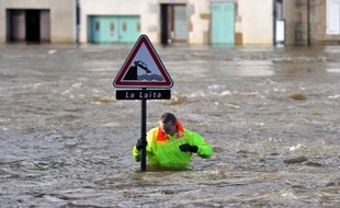 Plusieurs cours d'eau ont débordé vendredi en Bretagne après le passage consécutif de deux tempêtes cette semaine, et le Finistère et le Morbihan restent en vigilance rouge inondations dans l'attente de nouvelles précipitations dans la nuit de vendredi à samedi.