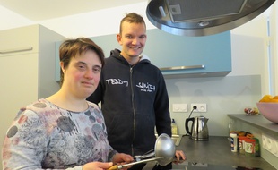 Emilie et Maxime ont emménagé chacun dans leur appartement il y a quelques jours à Rennes.