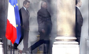 Nicolas Sarkozy et Dominique de Villepin à l'Elysée à l'issue de leur rencontre, jeudi 24 février 2011