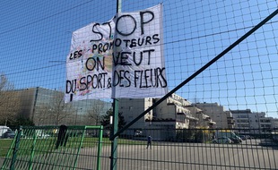 Un projet immobilier privé menace le terrain de sport public à Neudorf . Strasbourg le 31 mars 2021.