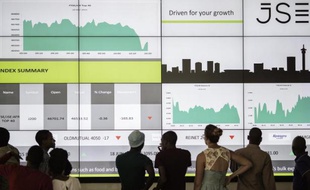 Un groupe scolaire visite la bourse de Johannesburg, le 20 mars 2015