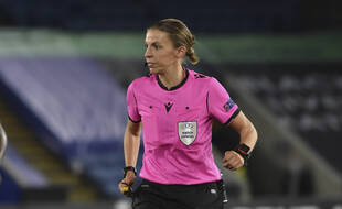 Stéphanie Frappart lors du match de Ligue Europa entre Leicester et Zorya Luhansk, le 22 octobre 2020.