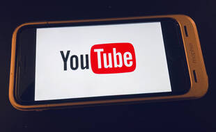 YouTube bannit une chaîne pro-Trump pendant une semaine.