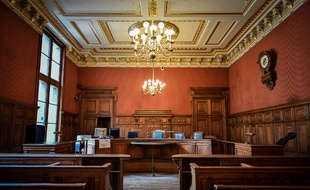 La salle des référés, au palais de Justice de Paris sur l'île de la Cité.