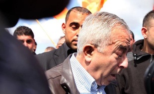 Le Premier ministre palestinien Salam Fayyad a plaidé vendredi pour la poursuite de la mobilisation non violente contre l'occupation israélienne, lors de la manifestation hebdomadaire près du village de Bilin contre le "mur" israélien en Cisjordanie.