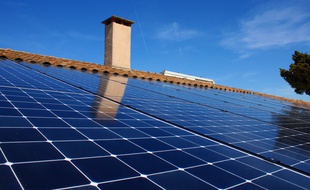 Les premiers panneaux photovoltaïques de la coopérative Citoy'enR sont installés groupe scolaire Georges Lapierre à Tournefeuille.