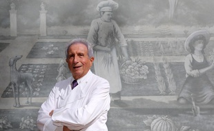 Le chef étoilé Michel Guérard reclasse des salariés de la filière fois gras, à l'arrêt en raison du vide sanitaire.