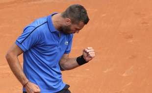 Benoît Paire s'est qualifié pour le 2e tour de Roland-Garros, le 25 mai 2015.
