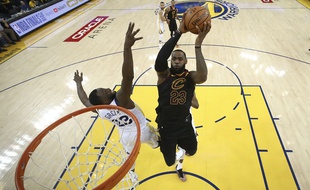 LeBron James a échoué avec les Cleveland Cavaliers face à Golden State lors du match 1 de la finale NBA, le 31 mai 2018.
