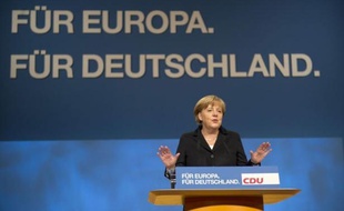 Après avoir imposé ses vues en Europe face à la crise de la dette, la chancelière allemande Angela Merkel a tenté lundi de mobiliser son propre camp, conservateur, réuni en congrès avec un plaidoyer pro-euro.