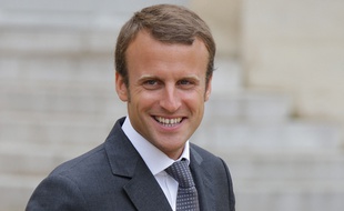 Emmanuel Macron quitte l'Elysée, le 27 août 2014.