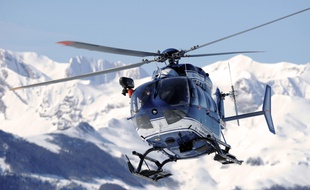 Un hélicoptère de la gendarmerie a découvert la voiture du couple toulousain dissimulée sur un parking dans les Hautes-Pyrénées. Illustration.