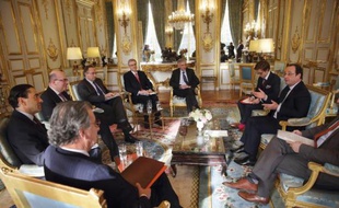 Le président François Hollande a reçu mardi à l'Elysée les patrons France de grandes entreprises étrangères implantées en vue d'un conseil qui sera consacré le 17 février au renforcement de l'attractivité du territoire français.