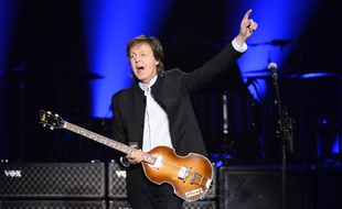 Paul McCartney en concert à l'Accor Hotel Arena (Bercy) de Paris, le 30 mai 2016.