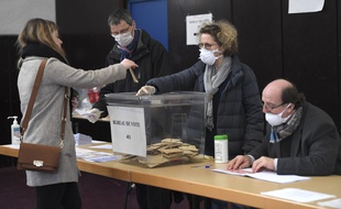 Un bureau de vote à Strasbourg, pour le premier tour des municipales, le 15 mars 2020.