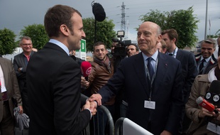 Emmanuel Macron et Alain Juppé à Villepinte en 2016 (illustration).