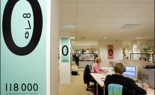 A un mois de la disparition définitive le 3 avril des anciens numéros des services de renseignements, dont le fameux "12", les nouveaux opérateurs, dont les numéros commencent par 118, se livrent une bataille féroce pour s'imposer sur ce marché prometteur.