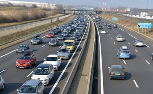 Le trafic s'annonce très chargé sur les routes de France ce week-end.