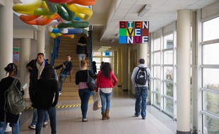 Limay le 03 avril 2012. Illustration lycée Condorcet à Limay dans les Yvelines.