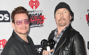 Bono et The Edge, du groupe rock U2.