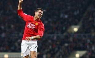 Passements de jambes, roulettes, centres millimétrés: Ronaldo a tout fait et tout réussi contre Chelsea, effaçant des mémoires ses pâles sorties en demi-finales contre Barcelone et inscrivant son 42e but, toutes compétiutions confondues.