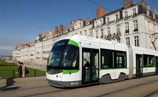 Un tramway de la ligne 2 à Nantes.