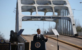 Barack Obama commémore la marche pour les droits civiques à Selma, aux Etats-Unis, le 7 mars 2015.