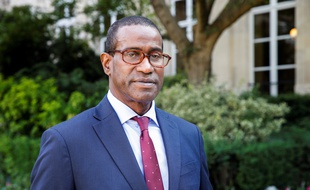 Le député de Guadeloupe Max Mathiasin dans les jardins de l'Assemblée nationale le 22 juin 2017.