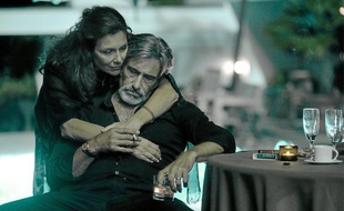 Momon Vidal (Gérard Lanvin) et son épouse Janou (Valeria Cavalli).