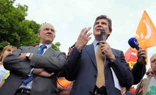 Pierre Moscovici et Arnaud Montebourg, le 31 mai 2012, à Trevustes, dans le Doubs.