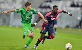 Maxime Poundjé, le défenseur des Girondins de Bordeaux lors d'un match face aux Russes du Rubin Kazan, le 10 décembre 2015 à Bordeaux.