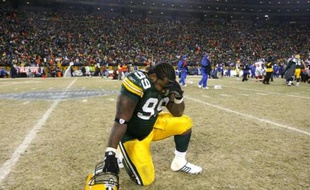 Corey Williams des Green Bay Packers se lamente après la défaite de son équipe face aux New York Giants lors du championnat de football américain, le 20 janvier 2008.
