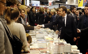 Emmanuel Macron a inauguré le Salon du livre de Paris, le 15 mars 2018.
